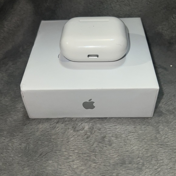 AirPods - Picture 3 of 3